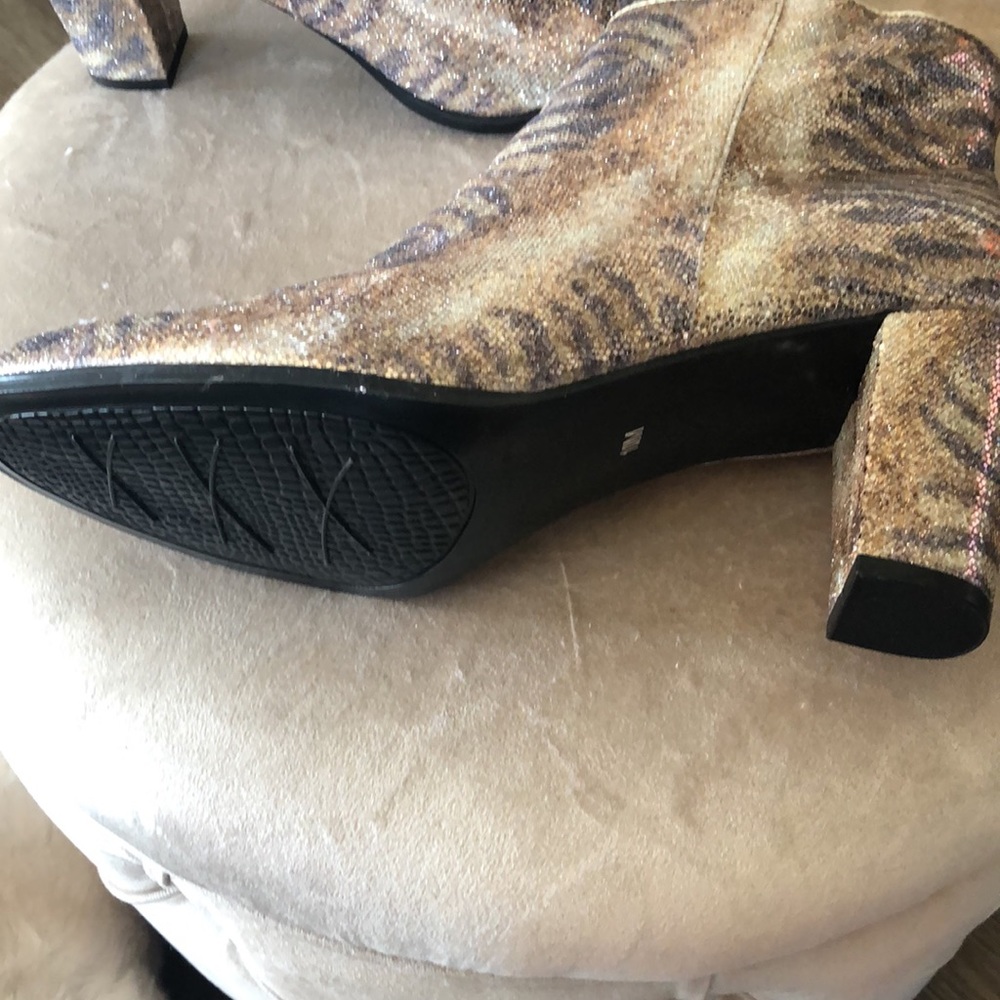 NEW!  IMPO METALLIC ANIMAL PRINT ANKLE ZIP UP BOOTS - Picture 8 of 9